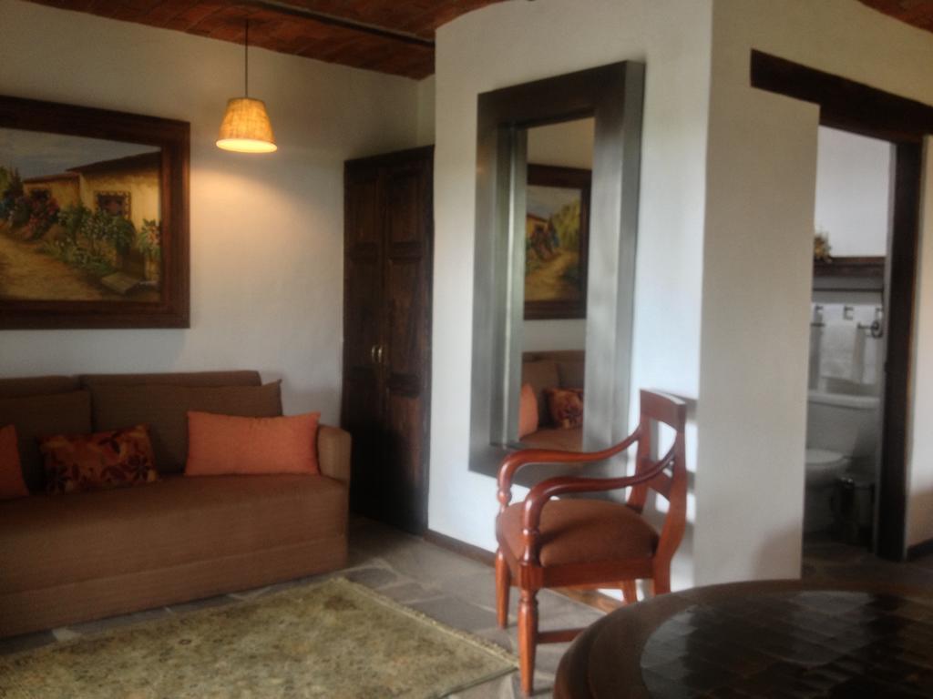 Hotel Villa Cassis Tapalpa Habitación foto